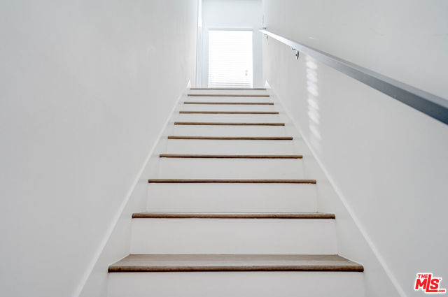 1875 W 20th Street, Los Angeles CA: https://media.crmls.org/mediaz/b4e47028-8bca-40e9-b480-ab5584099232.jpg