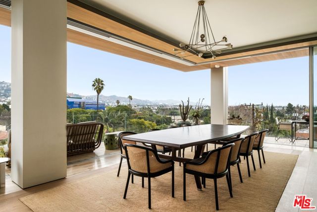 8899 Beverly Boulevard, Los Angeles CA: https://media.crmls.org/mediaz/b4e49e37-87ac-4542-911c-59ac880182c4.jpg