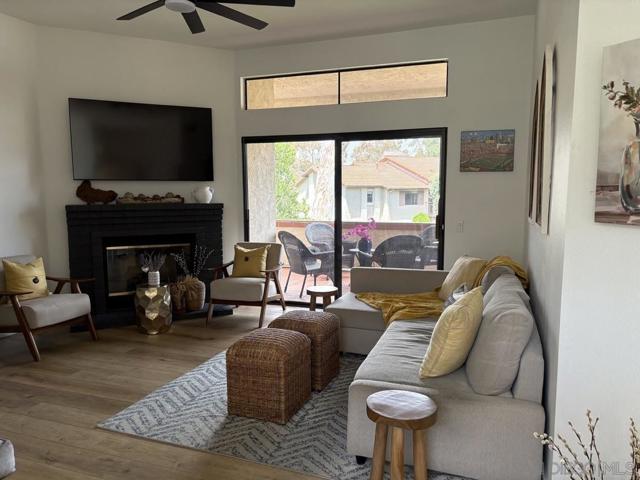 3514 Somerset Way, Carlsbad CA: https://media.crmls.org/mediaz/b4e576c0-4872-43cb-ac33-153f00875955.jpg