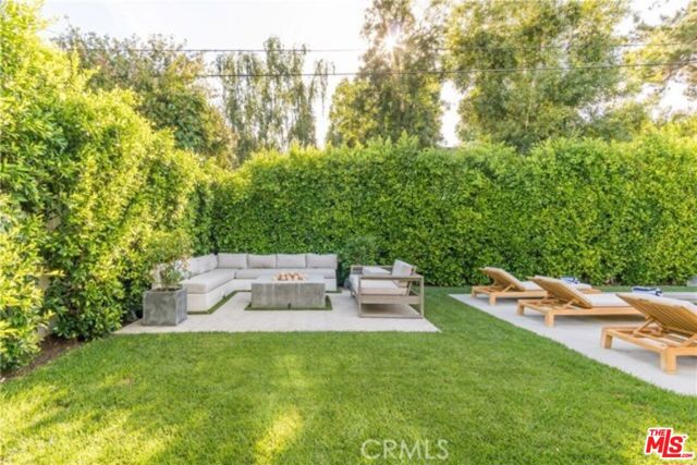 5107 Gaynor Avenue, Encino CA: https://media.crmls.org/mediaz/b4e59f20-6f05-48ba-aecf-b170faec3215.jpg