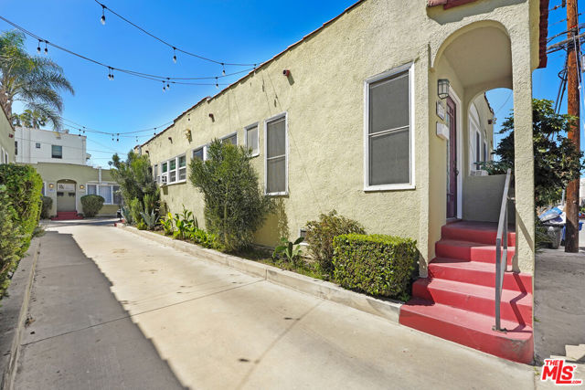 3370 Hamilton Way, Los Angeles CA: https://media.crmls.org/mediaz/b4e5c6c4-92e6-486f-8e49-e1e4f0f2cfc4.jpg