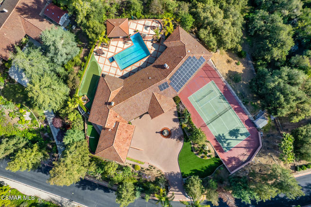 11 Inverness Road, Thousand Oaks CA: https://media.crmls.org/mediaz/b4e5f730-098b-46d7-9a03-0f2a11825ce3.jpg