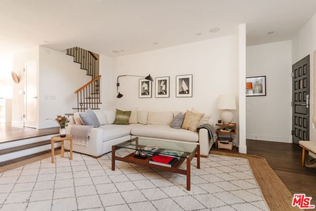 1979 Grace Avenue, 2 photo 5