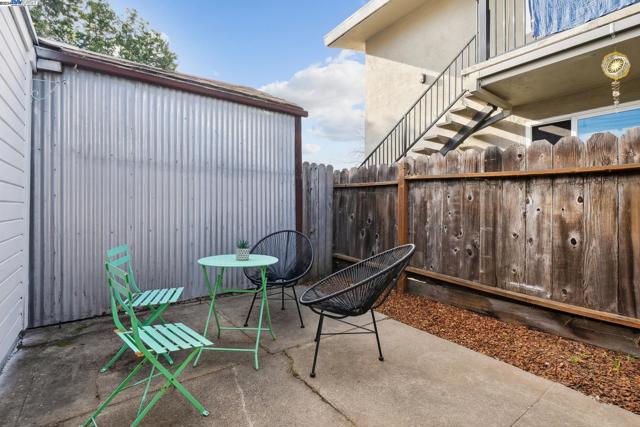 2064 Encinal Ave, Alameda, California 94501, 2 Bedrooms Bedrooms, ,1 BathroomBathrooms,Single Family Residence,For Sale,Encinal Ave,41080270