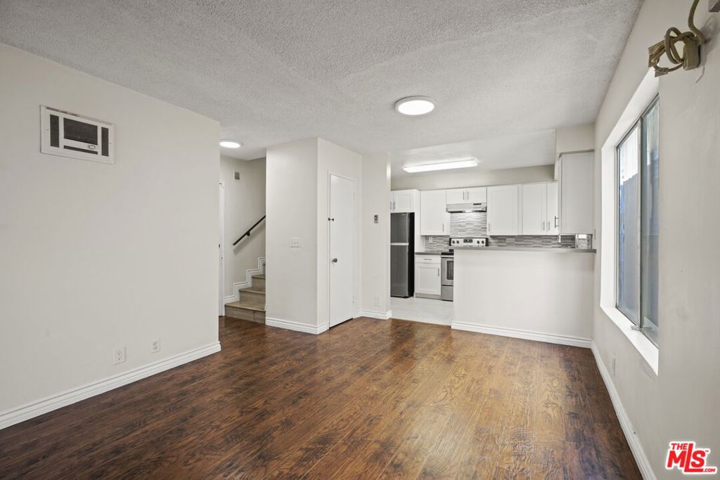 1418 S BENTLEY Avenue #202