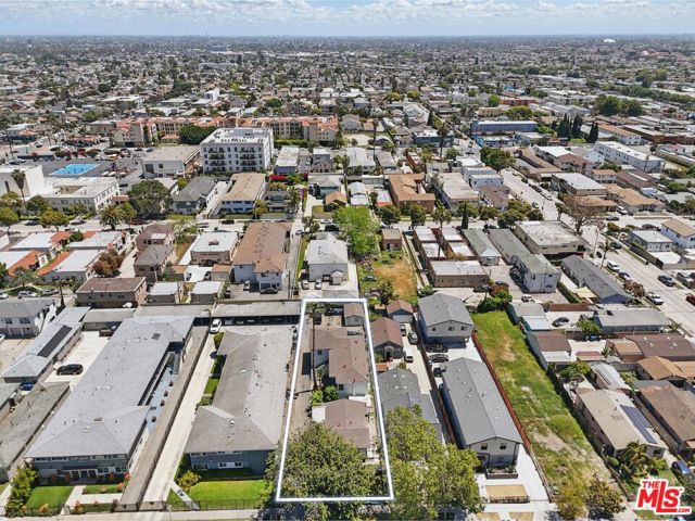 6126 Brynhurst Avenue, Los Angeles CA: https://media.crmls.org/mediaz/b4e7893e-1fd9-4c65-92bf-6ed830805296.jpg