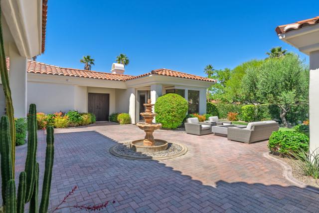 306 Loch Lomond Road, Rancho Mirage CA: https://media.crmls.org/mediaz/b4e7ada3-4aec-492c-861a-8d3268ff9c27.jpg