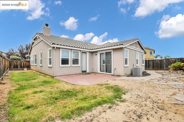 562 Douglas Drive, Brentwood CA: https://media.crmls.org/mediaz/b4e7b153-339f-428d-b446-0918927fa3a7.jpg