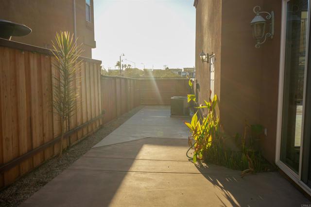 Image 13 of 45 For 417 Cedros Ave