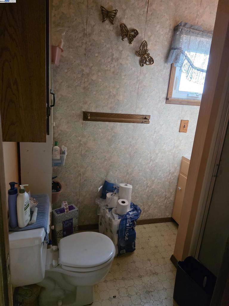 https://media.crmls.org/mediaz/b4e94776-132a-464e-8a77-3c541de52fcb.jpg?preset=X-Large