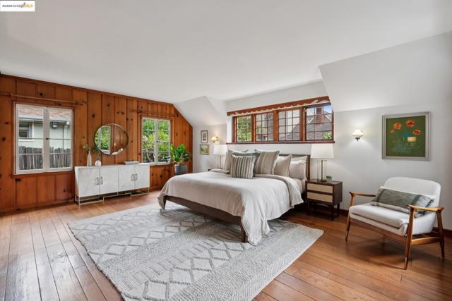 5550 Snake Road, Oakland CA: https://media.crmls.org/mediaz/b4e99386-de79-4219-b286-dfee2ebb256b.jpg