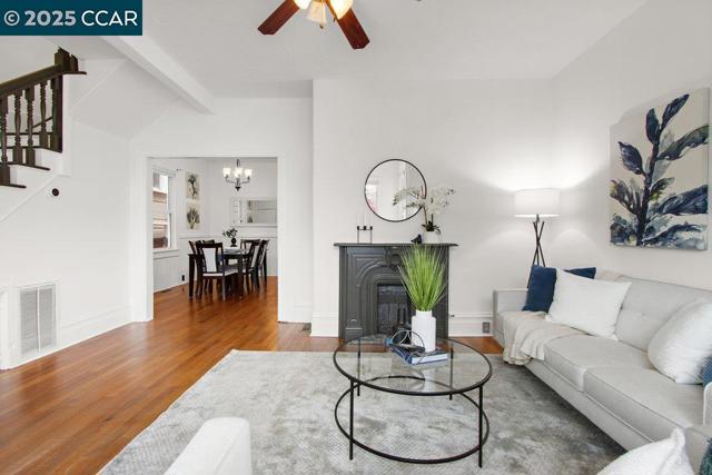 1613 Stanton St, Alameda CA: https://media.crmls.org/mediaz/b4ea887c-f62c-4ae8-b392-95d414d63632.jpg
