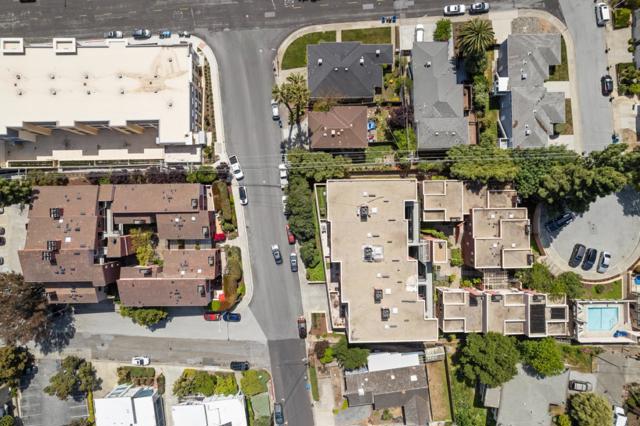 1 Laurel Street, San Carlos CA: https://media.crmls.org/mediaz/b4eac901-3dca-44df-aa8b-0d62237563e7.jpg