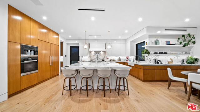 18762 Wells Drive, Tarzana CA: https://media.crmls.org/mediaz/b4eaf3fa-4aab-4d73-bb48-8ec5ba7acfad.jpg