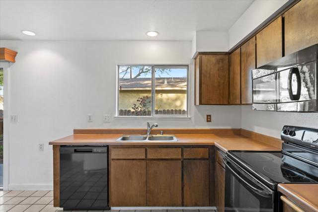 976 Jenooke Lane, Chico CA: https://media.crmls.org/mediaz/b4eb6608-f94a-4347-acda-b7978f5b94ed.jpg