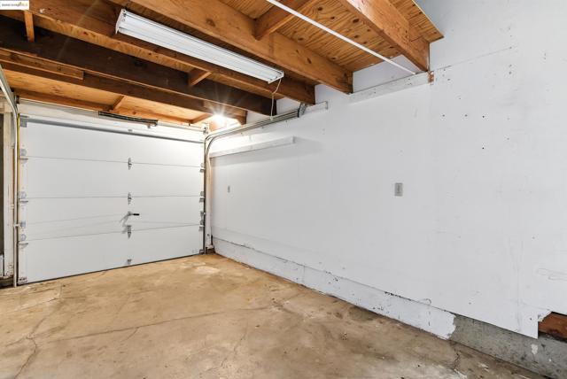 3464 Michael Dr, Redwood City CA: https://media.crmls.org/mediaz/b4ebdcc1-d710-4c25-ba5b-78fd76b46b38.jpg