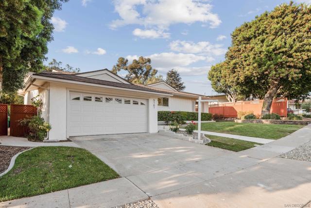 5161 Dorman Dr, San Diego CA: https://media.crmls.org/mediaz/b4ececf3-2ba3-455c-822b-9b512dc115d9.jpg