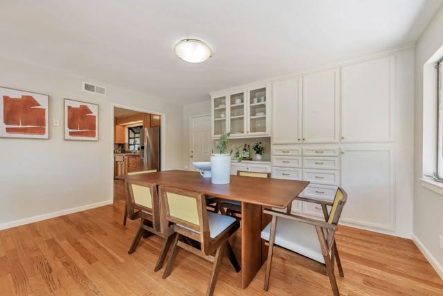 171 E Creek Drive, Menlo Park CA: https://media.crmls.org/mediaz/b4edf390-cbc1-4b97-804a-e86201458293.jpg