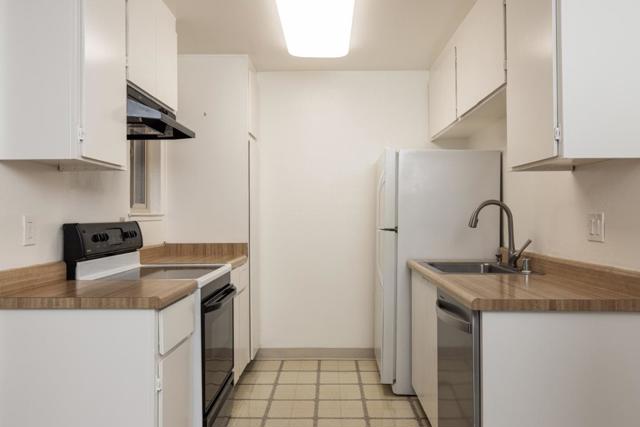 3104 Golden Oaks Lane, Monterey CA: https://media.crmls.org/mediaz/b4ee1463-90d6-46d8-8e33-52395275240e.jpg