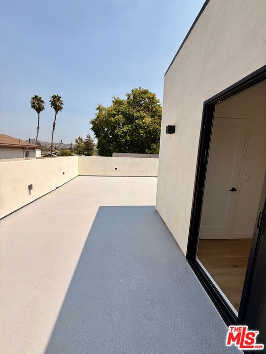 2427 Shoredale Avenue, Los Angeles CA: https://media.crmls.org/mediaz/b4ee54f2-290d-4363-9495-8878522f4025.jpg