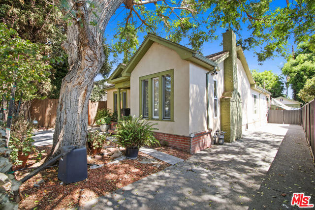 1246 N Genesee Avenue, West Hollywood CA: https://media.crmls.org/mediaz/b4ee6d6e-4bef-46dc-9b38-0a617153622d.jpg
