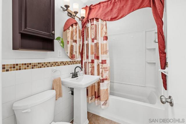 8455 Nentra St, La Mesa CA: https://media.crmls.org/mediaz/b4ee736c-f145-4d63-8eae-f1c8f3a55119.jpg