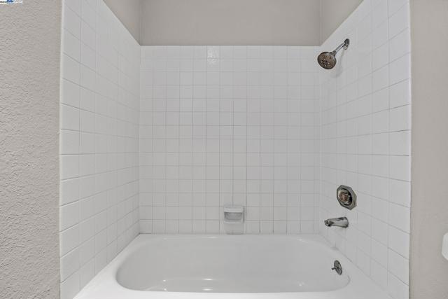 394 Caliente Dr, San Leandro CA: https://media.crmls.org/mediaz/b4ee7f02-77e0-4efd-bba0-2a0461f3374d.jpg
