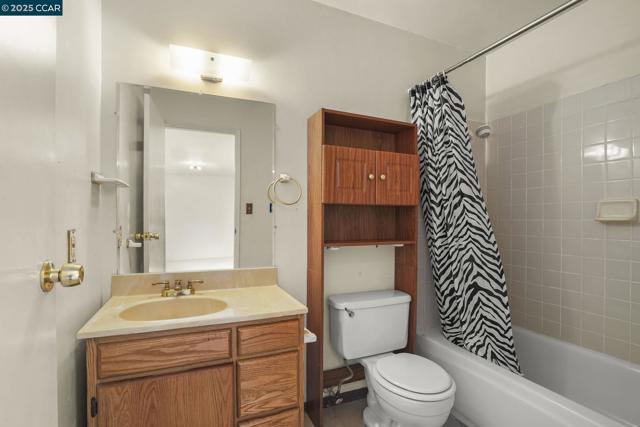 717 Payne Ct, Richmond CA: https://media.crmls.org/mediaz/b4ee828f-dfa1-4185-860c-33f18afc9185.jpg