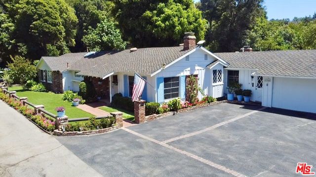 1754 Mandeville Canyon Road, Los Angeles CA: https://media.crmls.org/mediaz/b4ee9b73-af70-4290-9399-7764ddd5f2aa.jpg