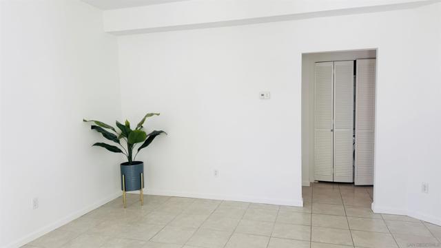 11545 Caminito La Bar, San Diego CA: https://media.crmls.org/mediaz/b4eeb355-f596-4ce2-8c24-114a446f94ba.jpg