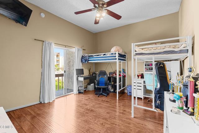 Detail Gallery Image 11 of 34 For 18360 Collins St #L,  Tarzana,  CA 91356 - 2 Beds | 2/1 Baths