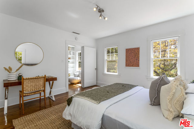 1622 N Orange Grove Avenue, Los Angeles CA: https://media.crmls.org/mediaz/b4eefd3a-f6ff-4cfa-82c0-40ba0f51394f.jpg