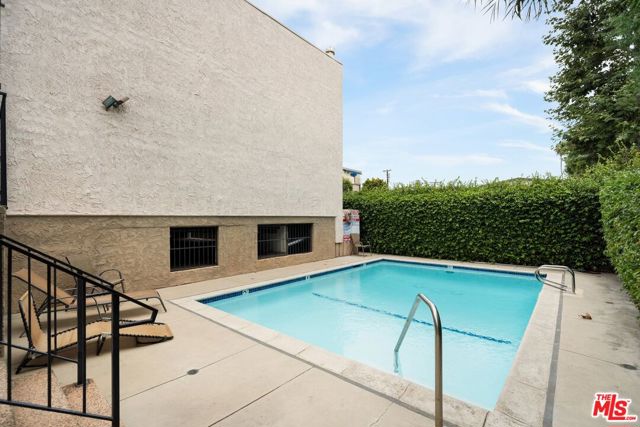 11100 Acama Street, North Hollywood, California 91602, 2 Bedrooms Bedrooms, ,2 BathroomsBathrooms,Condominium,For Sale,Acama,24433153