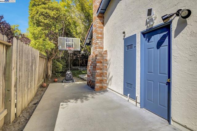 40652 Encanto Way, Fremont CA: https://media.crmls.org/mediaz/b4efc0c2-8b1e-494e-b790-ef9f806c5f35.jpg