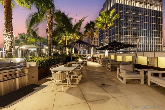 888 W E Street, San Diego CA: https://media.crmls.org/mediaz/b4f03a4c-410b-4ef3-bc02-ec253f34beef.jpg