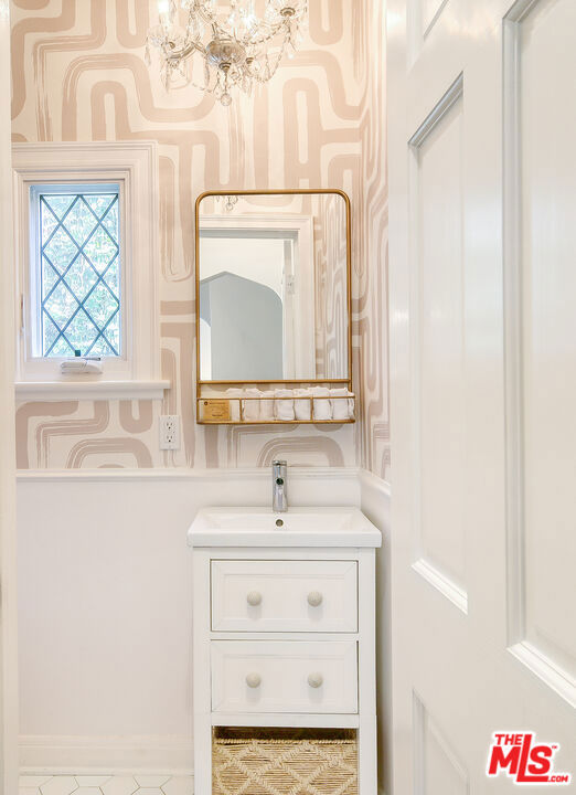 10736 Le Conte Avenue, Los Angeles CA: https://media.crmls.org/mediaz/b4f1df82-00a8-4d76-89de-4e99cfabfb36.jpg