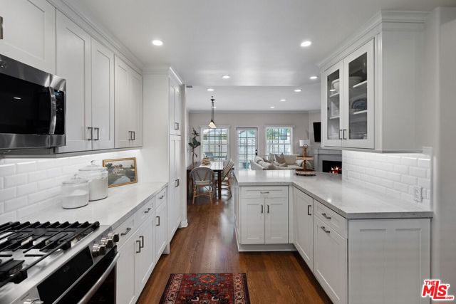 1121 Princeton Street, Santa Monica CA: https://media.crmls.org/mediaz/b4f20942-d3a8-4341-b206-b8680ea6af41.jpg