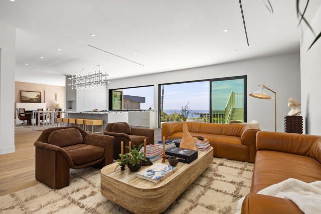 Detail Gallery Image 8 of 44 For 1506 Summit Ave, Cardiff By The Sea,  CA 92007 - 4 Beds | 3/1 Baths