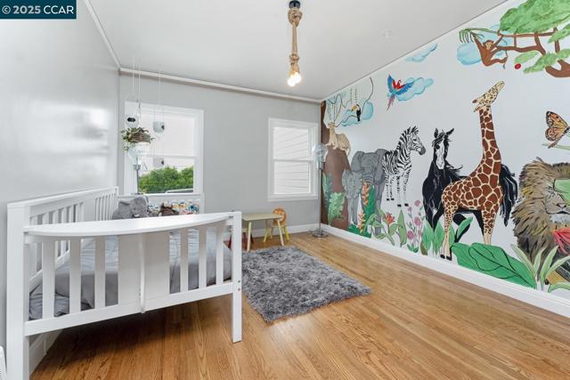 1923 28th Ave, San Francisco CA: https://media.crmls.org/mediaz/b4f2a466-e755-4240-bda6-268716eae731.jpg
