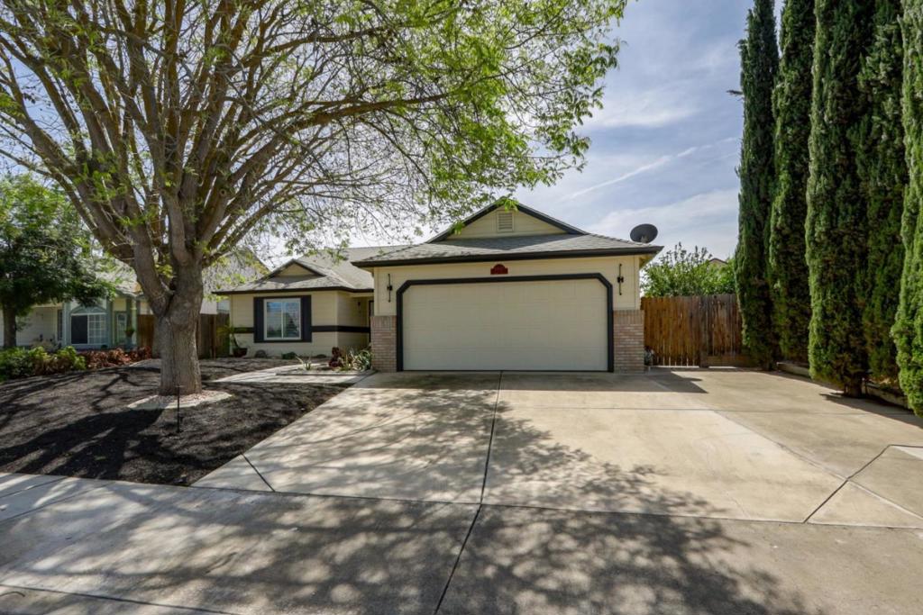 2247 Laguna Way