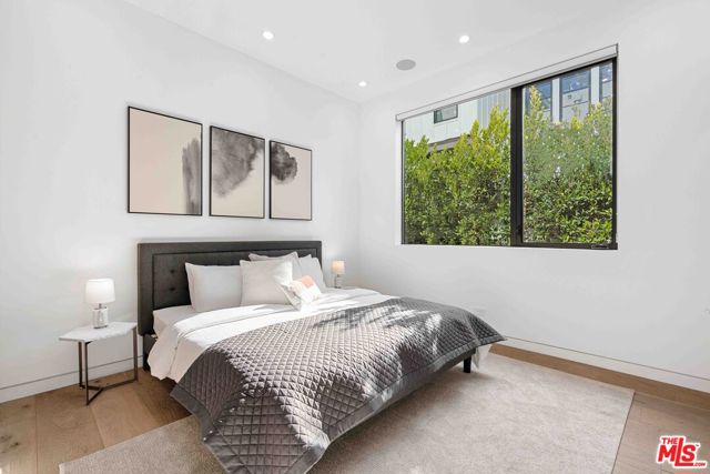 832 N Sierra Bonita Avenue, Los Angeles CA: https://media.crmls.org/mediaz/b4f38e62-e58e-4023-afb2-2e57fc14b262.jpg