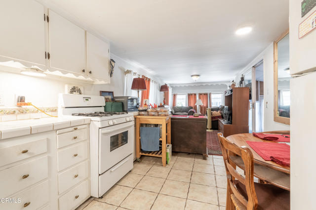 1075 Loma Drive, Ojai CA: https://media.crmls.org/mediaz/b4f3a7de-453a-45e0-8e6e-1ecf2896443c.jpg