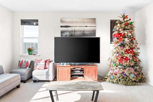 390 Tanoak Street, Hollister CA: https://media.crmls.org/mediaz/b4f3d959-6031-4d48-b59a-e4cf86c27b71.jpg