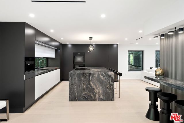 3290 N Knoll Drive, Los Angeles CA: https://media.crmls.org/mediaz/b4f44b42-0102-40ec-840e-fb4729bd4d94.jpg