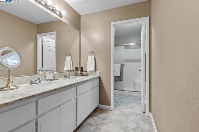 60 W South St, Tracy CA: https://media.crmls.org/mediaz/b4f4c13b-095a-4922-b3a9-268afe0b042b.jpg