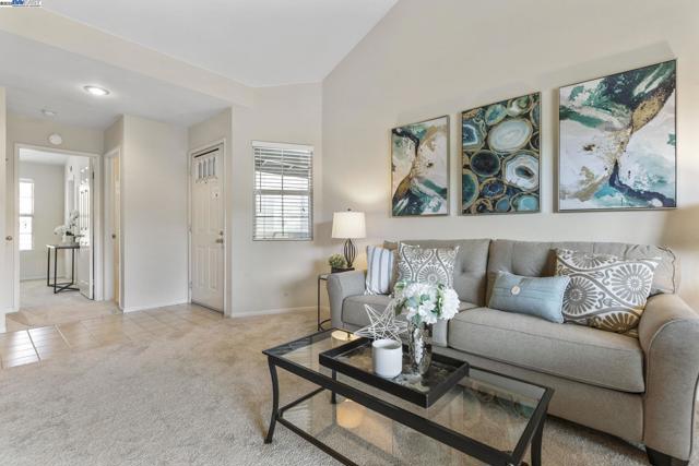 7710 Canyon Meadow Cir, Pleasanton CA: https://media.crmls.org/mediaz/b4f4d932-13d4-464b-8dc4-6df23c24922f.jpg