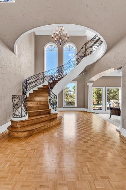 219 Valley Oaks Dr, Alamo CA: https://media.crmls.org/mediaz/b4f613e8-b6ff-4b22-ba0c-8935c4a887cb.jpg