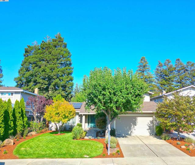 7653 Turquoise St, Dublin CA: https://media.crmls.org/mediaz/b4f64512-5e6b-4d4d-a612-76a49ebfd122.jpg