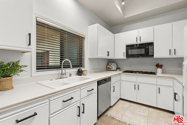 Drew Fenton | 11636 Montana Avenue Los Angeles CA | MLS: 7455561 Drew Fenton | 11636 Montana Avenue Los Angeles CA | MLS: 7455561