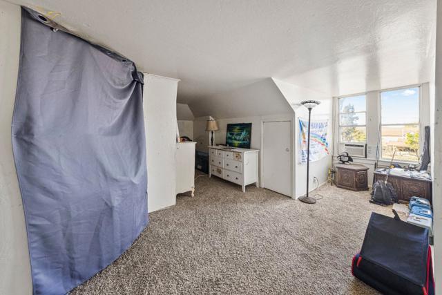 584585 Monterey Road, Morgan Hill CA: https://media.crmls.org/mediaz/b4f6af0c-a6bf-479a-8aee-659cd69f7477.jpg